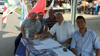 Peschiera_raccolta_firme_Porcellum_Pd_2011