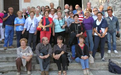 Rodano Il Fontanile gita sul lago dOrta