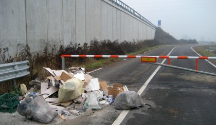 Rodano rifiuti strada chiusa Brebemi Pioltello
