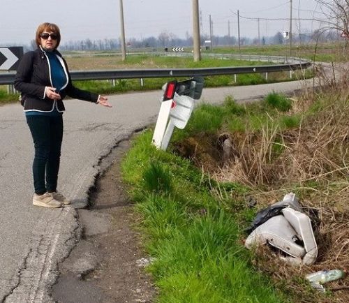 Pantigliate Anny Pacciarini rifiuti strada Rodano