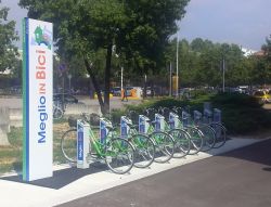 Pioltello postazione bike sharing Esselunga