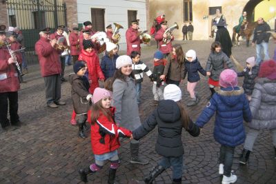 Rodano_Befana_2013__piazza_IV_Novembre_7