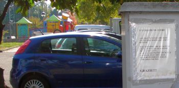 Rodano_cartello_rifiuti_via_Cavour