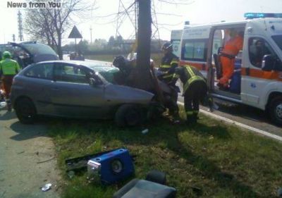 Settala_incidente_contro_albero_viale_delle_Industrie